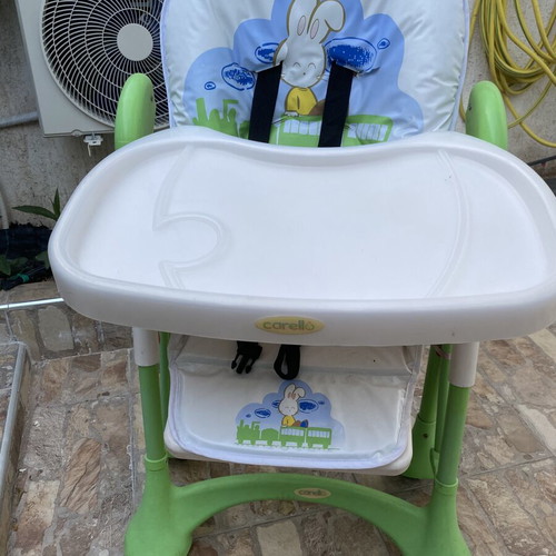 Child high chair for feeding