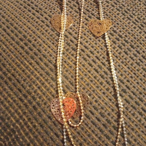 Necklace with hearts in three gold colors like new