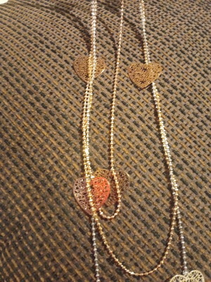 Necklace with hearts in three gold colors like new