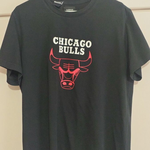 Chicago Bulls NBA T-shirt like new, size L, black and red