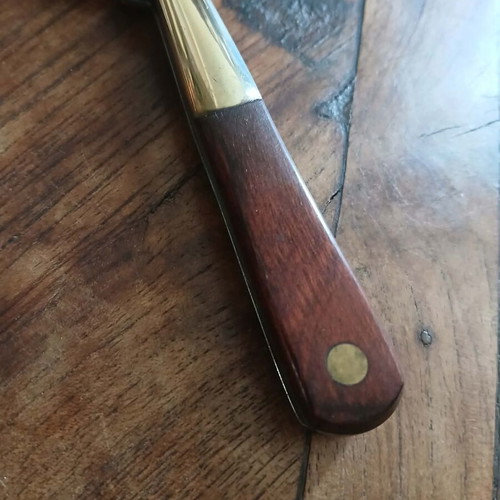 Vendetta knife like new with wooden and brass handle