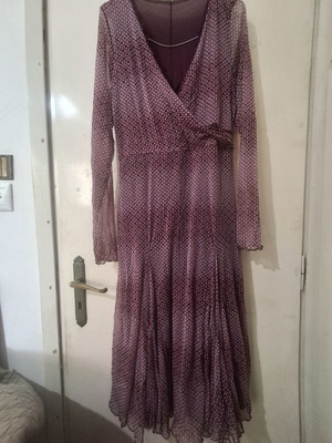 Alma Libre burgundy dress like new, tulle sleeves, lined