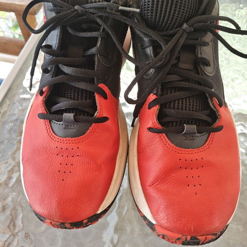Under Armour Lockdown 7 kids basketball shoes used, red and black