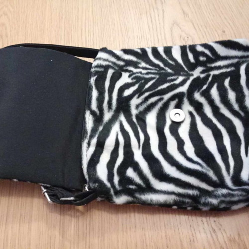 Fur crossbody bag like new, black and white