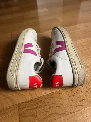 Veja Esplar Logo Leather sneakers white with pink, like new