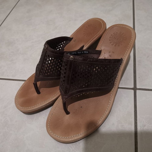 Ugg platform sandals used size 36 dark brown