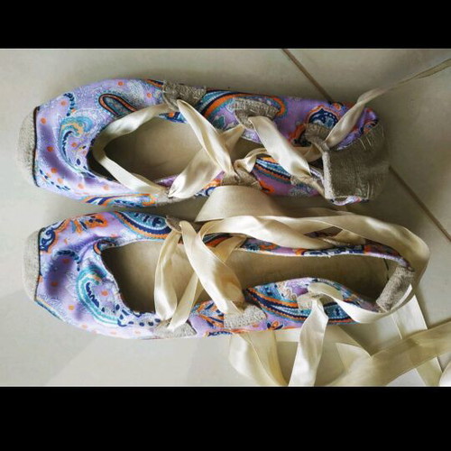 Ethnic ballet flats used, purple with ribbons, size 37