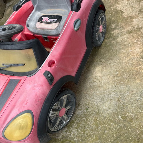 Kids electric ride-on car used, pink Mini Style