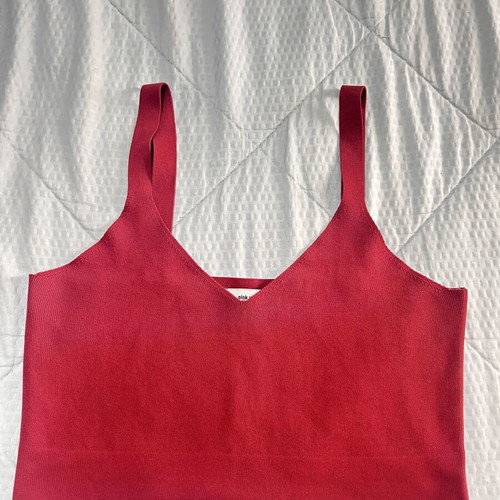 Pink Woman knitted crop top berry color size L like new