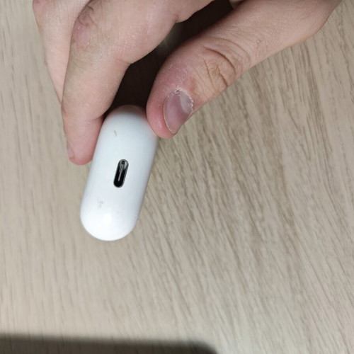 AirPods 4th Gen used, left earbud and case fully functional