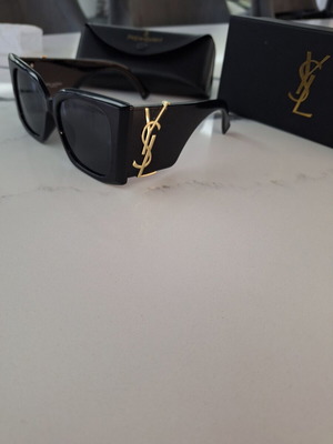 YSL Sunglasses like new, black with case
