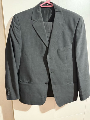 Men's suit like new, size XL