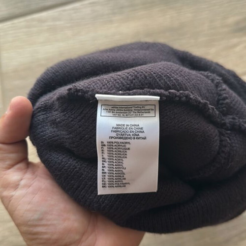 Adidas hat like new, black