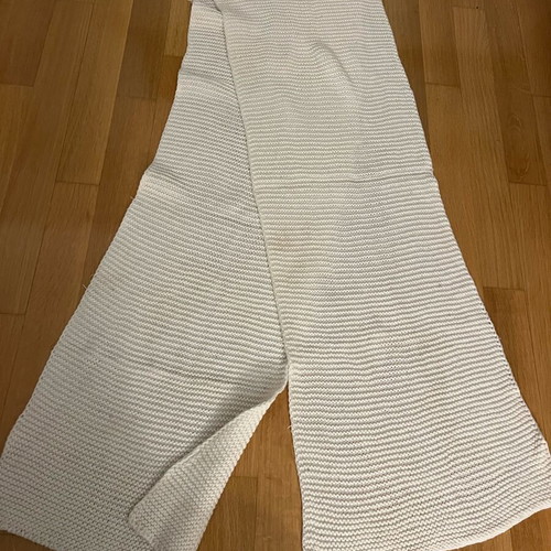 Knitted scarf like new, white
