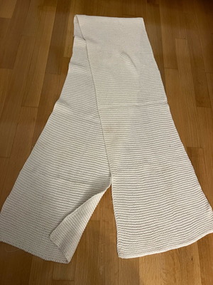 Knitted scarf like new, white