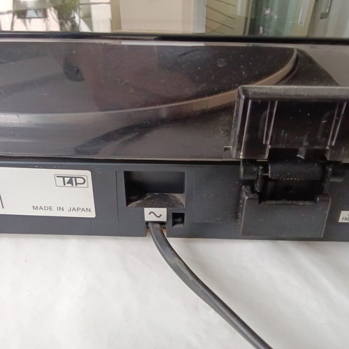 Marantz TT 185 turntable like new with new belt and needle