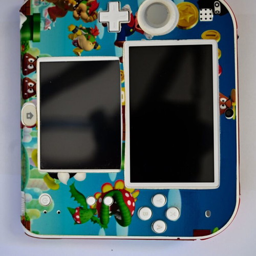 Nintendo 2DS White & Red Edition used, complete set