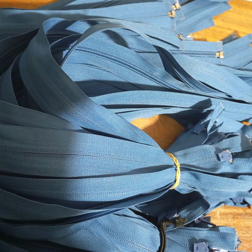 Plastic separating zippers blue royal 60 points, pack of 40