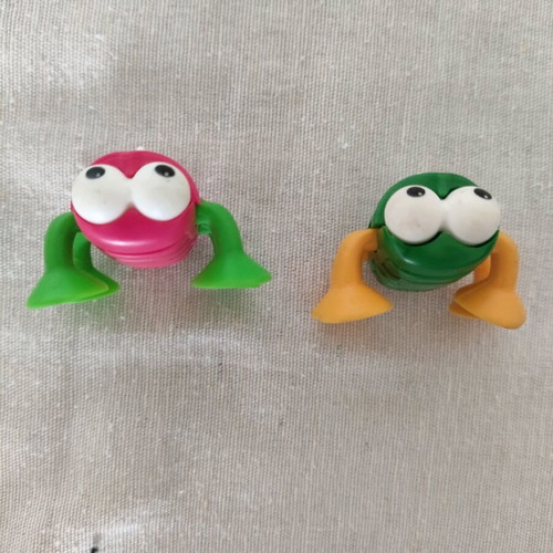 Kinder Surprise Bugs Ventouses like new, 2 pieces pink and green