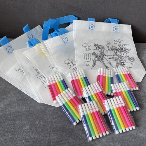 Drawing bags with markers set of 9, new