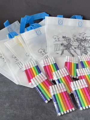 Drawing bags with markers set of 9, new