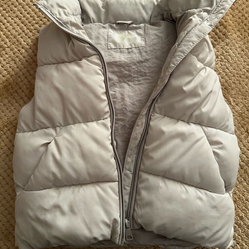 Zara puffer sleeveless vest like new, beige, with hood 104 cm