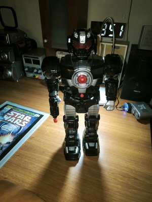 Robot Animated Roboz Battery Operated Toy New with Lights Sound Motor