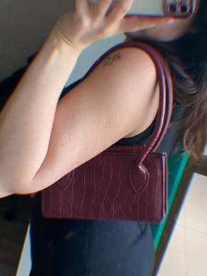 Red shoulder bag like new