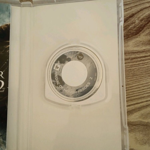 PSP Medal of Honor Heroes 2 σαν καινούργιο με εγχειρίδιο