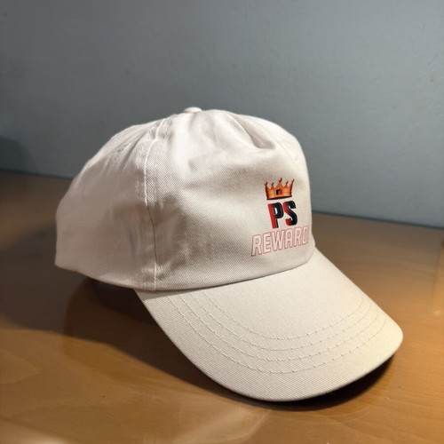 White baseball cap with graphic design new