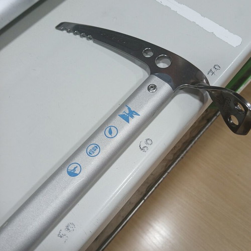 Simond ice axe 68 cm for winter mountain