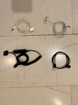 iPhone 4 charging cables like new, original, one car charger