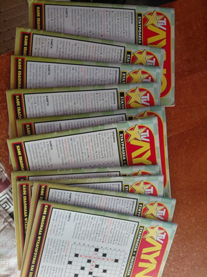 Tv Lyno 9 crossword puzzles like new, set of 9