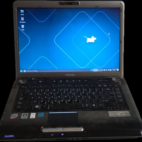 Toshiba Satellite A300 laptop used, 15.6 inch, 4GB RAM, Linux