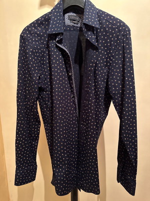 Italian slim fit shirt used, black polka dot, size L