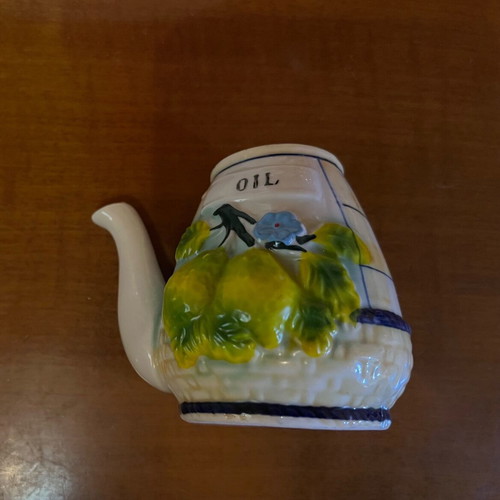 Small clay oil containers new