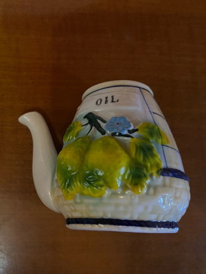 Small clay oil containers new