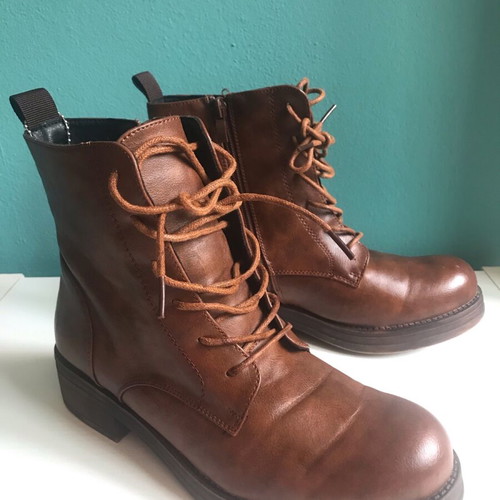 Camel faux leather ankle boots with zipper like new, size 38