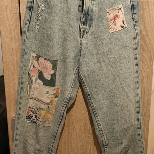 Desigual women's jeans used, mid-rise, size M, with patches
