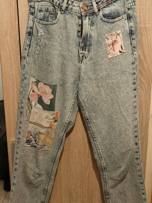 Desigual women's jeans used, mid-rise, size M, with patches