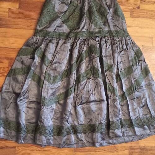 Oil satin skirt heavy with lace used, size Medium, green