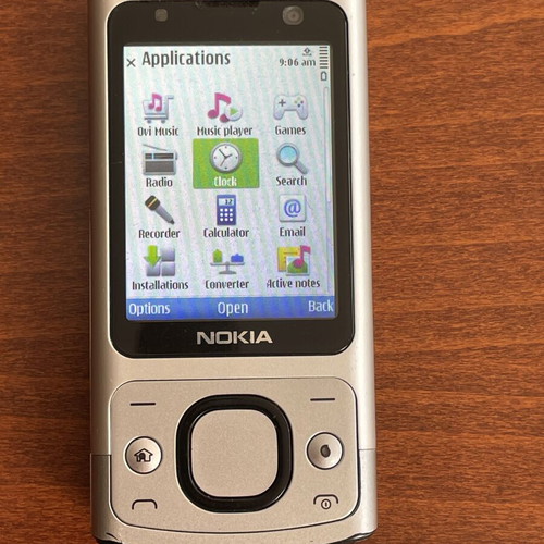 Nokia 6700s phone used with metal body and original battery