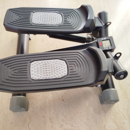 Mini Stepper with resistance bands and jump rope, like new