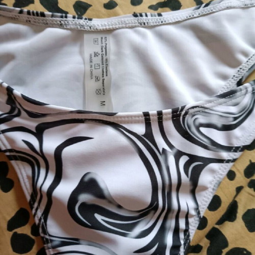 Women's swimsuit size medium like new with adjustable strap