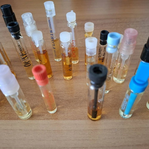 Genuine perfume samples used, set of 33 pieces