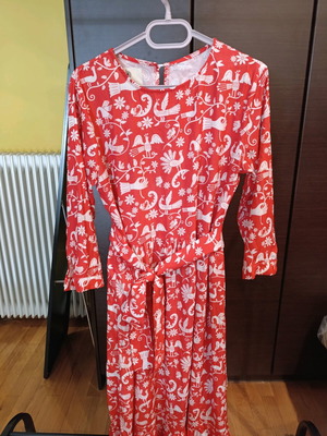 Karavan printed dress like new with belt at the waist