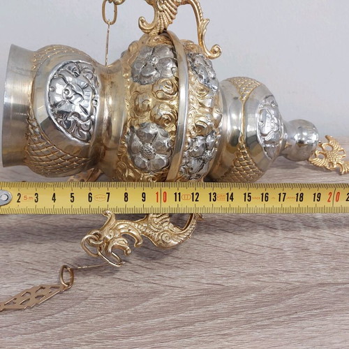 Bronze lamp used like new with beautiful designs and 70 cm chain