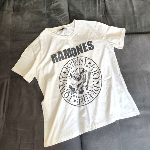 Ramones Licensed Tee L, vintage distressed look, like new