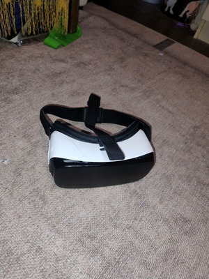 Virtual reality glasses like new