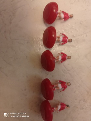 Subbuteo 63138 φιγούρες επιτραπέζιου ποδοσφαίρου με κόκκινες βάσεις